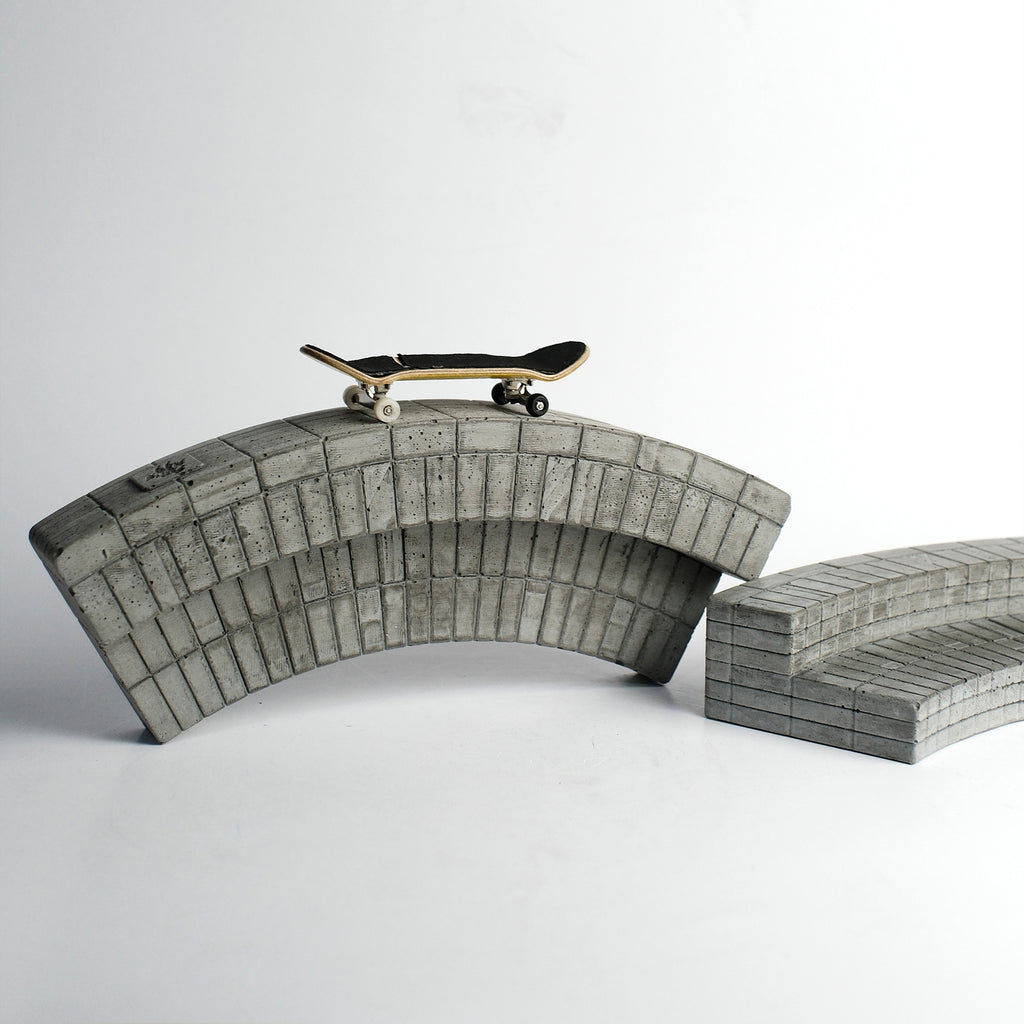Curve Brick Bench (CBB) Concrete Fingerboard Obstacle, Natural Wash Relic