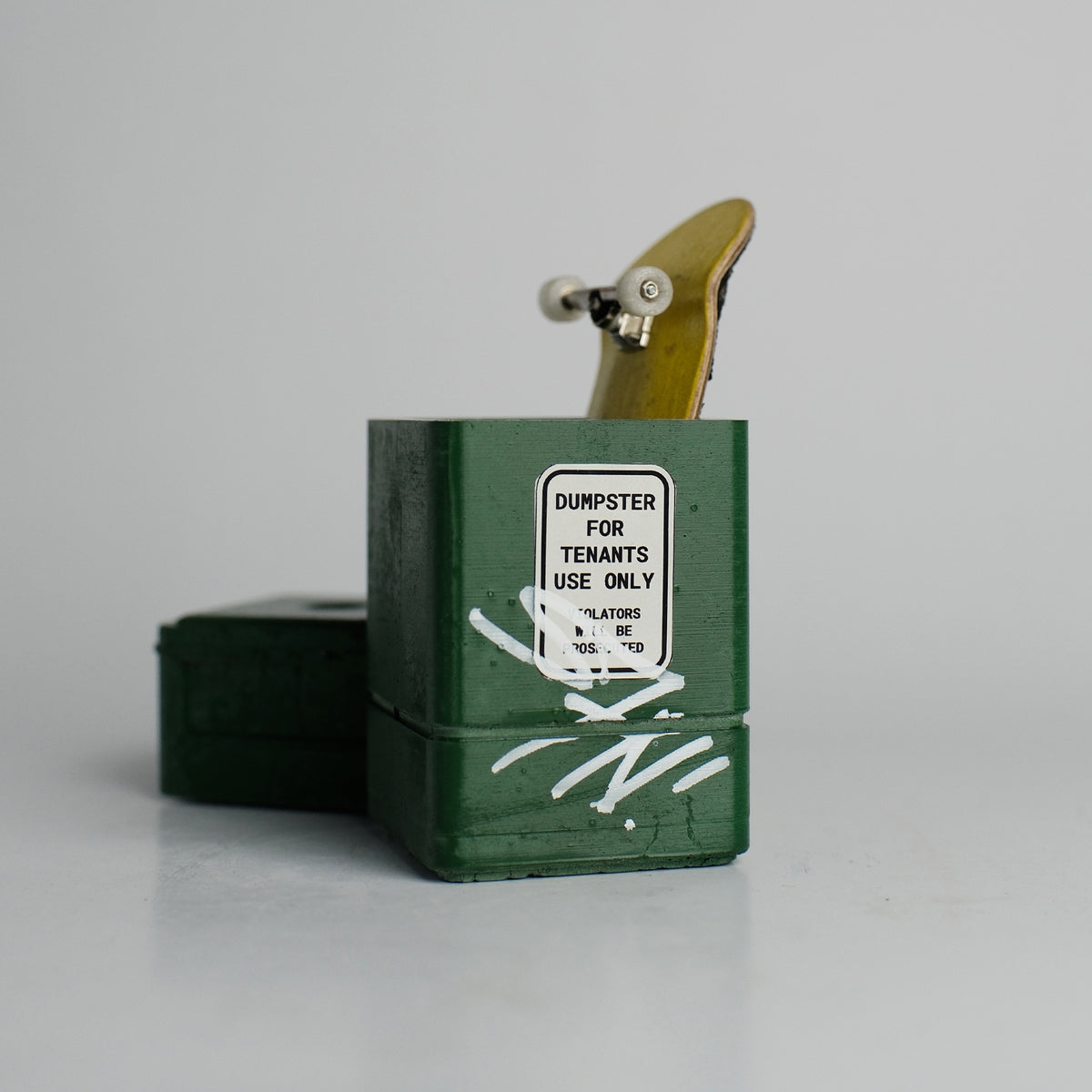DEADWASTE Thrash Bin Concrete, Green