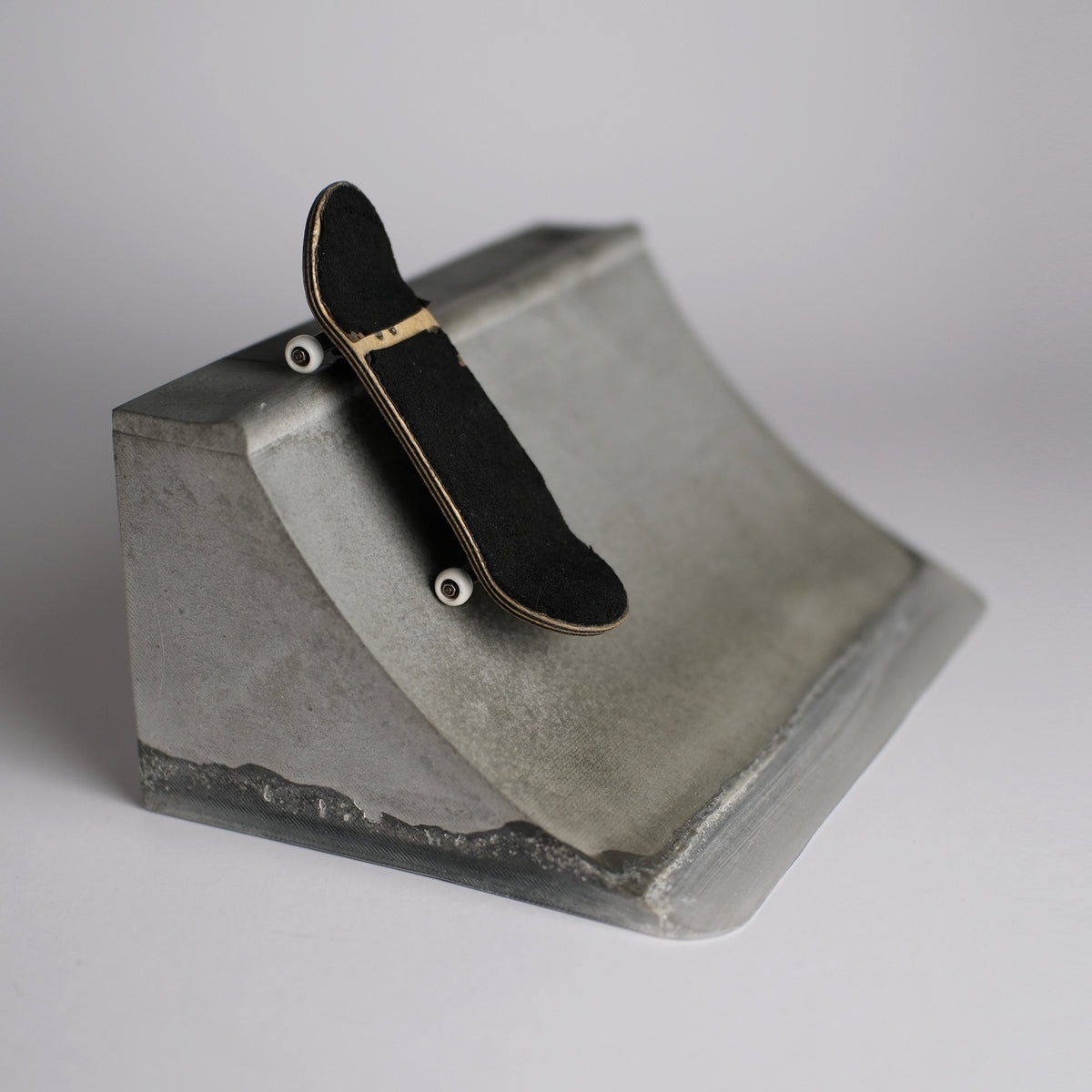 Quarter Piper QP 01 Concrete Fingerboard Obstacle, Natural