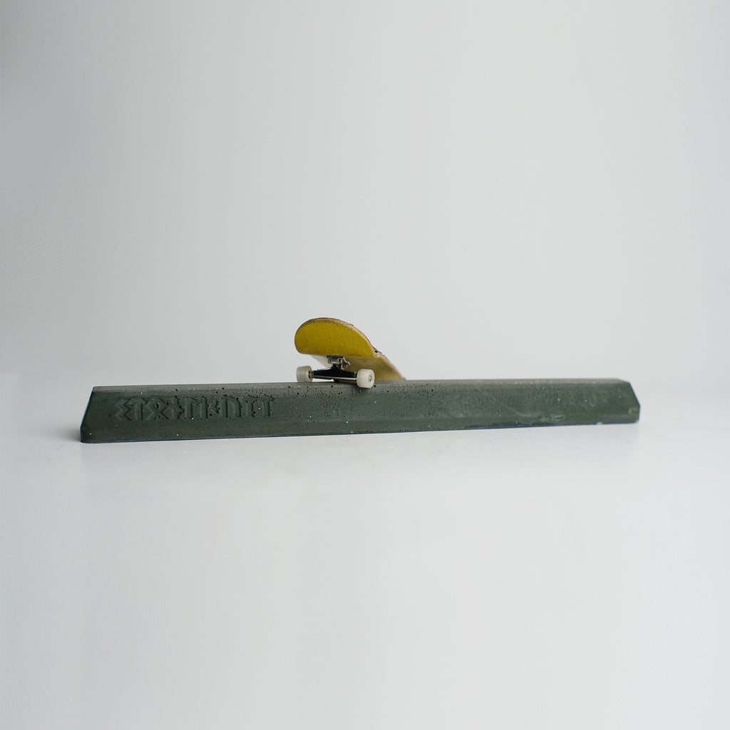 Slappy Classic Curb Concrete Fingerboard, Flat green with relic