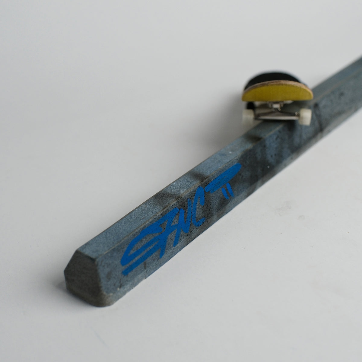 Slappy Classic Curb Concrete Fingerboard, WW