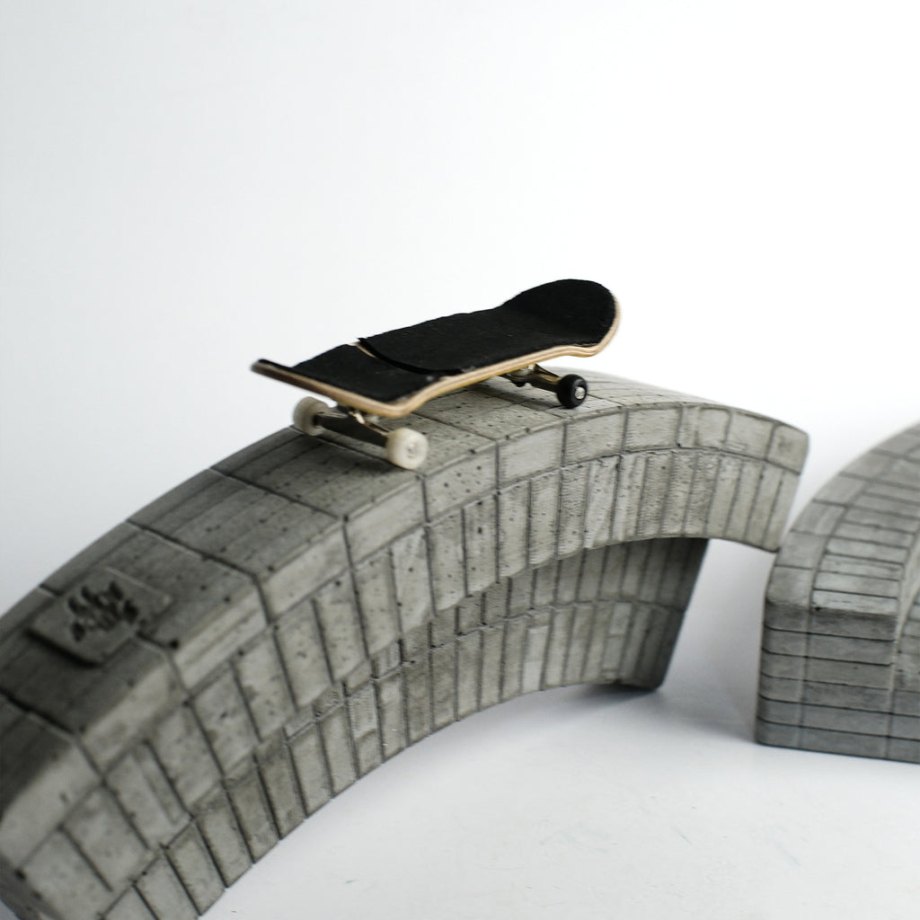 Curve Brick Bench (CBB) Concrete Fingerboard Obstacle, Natural Wash Relic